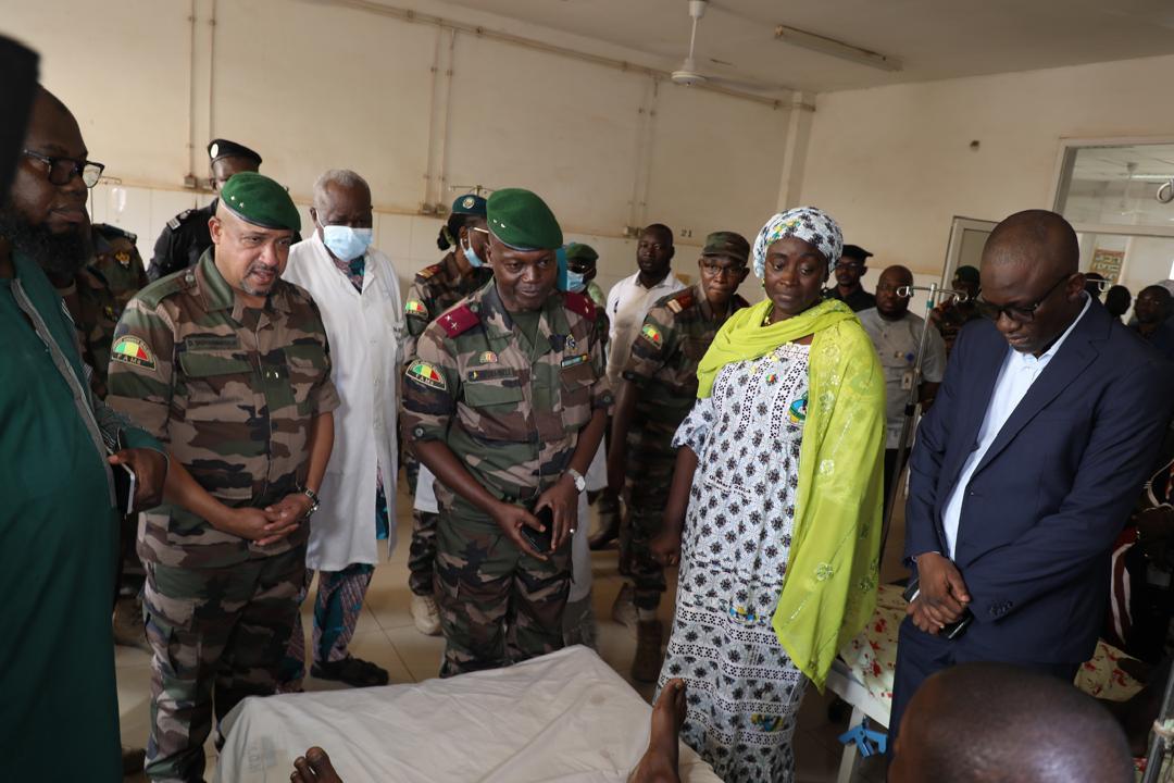 VISITE OFFICIELLE DES AUTORITÉS MALIENNES AUPRÈS AUPRÈS DES BLESSÉS DE L’ATTAQUE DE LA GENDARMERIE NATIONALE